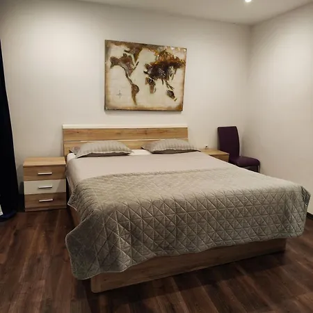 Iron Gates Apartment Split