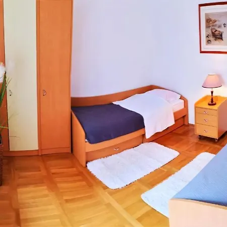 Iron Gates Apartment Split