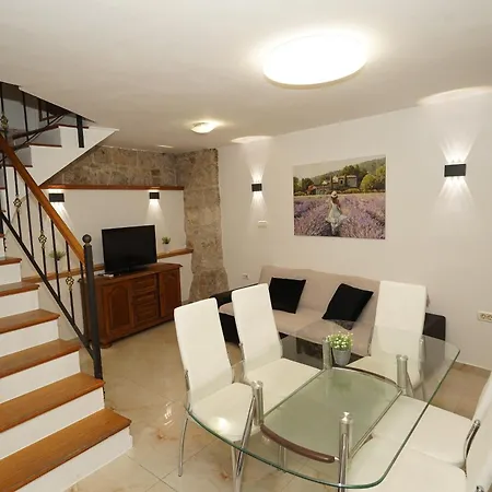 아파트 Iron Gates