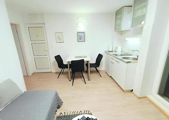 Iron Gates アパート *